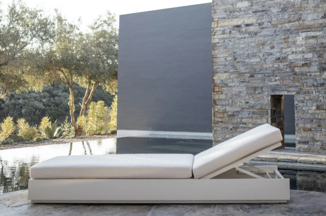 HARBOUR HAYMAN SUNLOUNGE WITH CUSHION ALUMINUM WHITE/ASTEROID